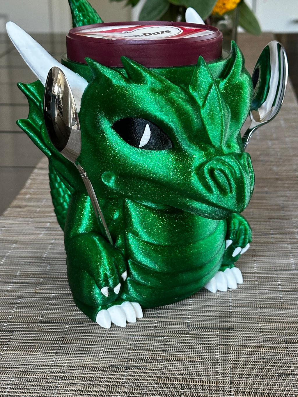 Dragon Pint Ice Cream Holder